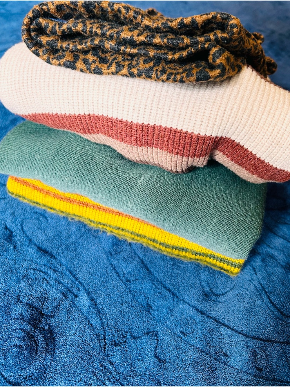 4 PIECE BUNDLE 🛍️ - Picture 14 of 15